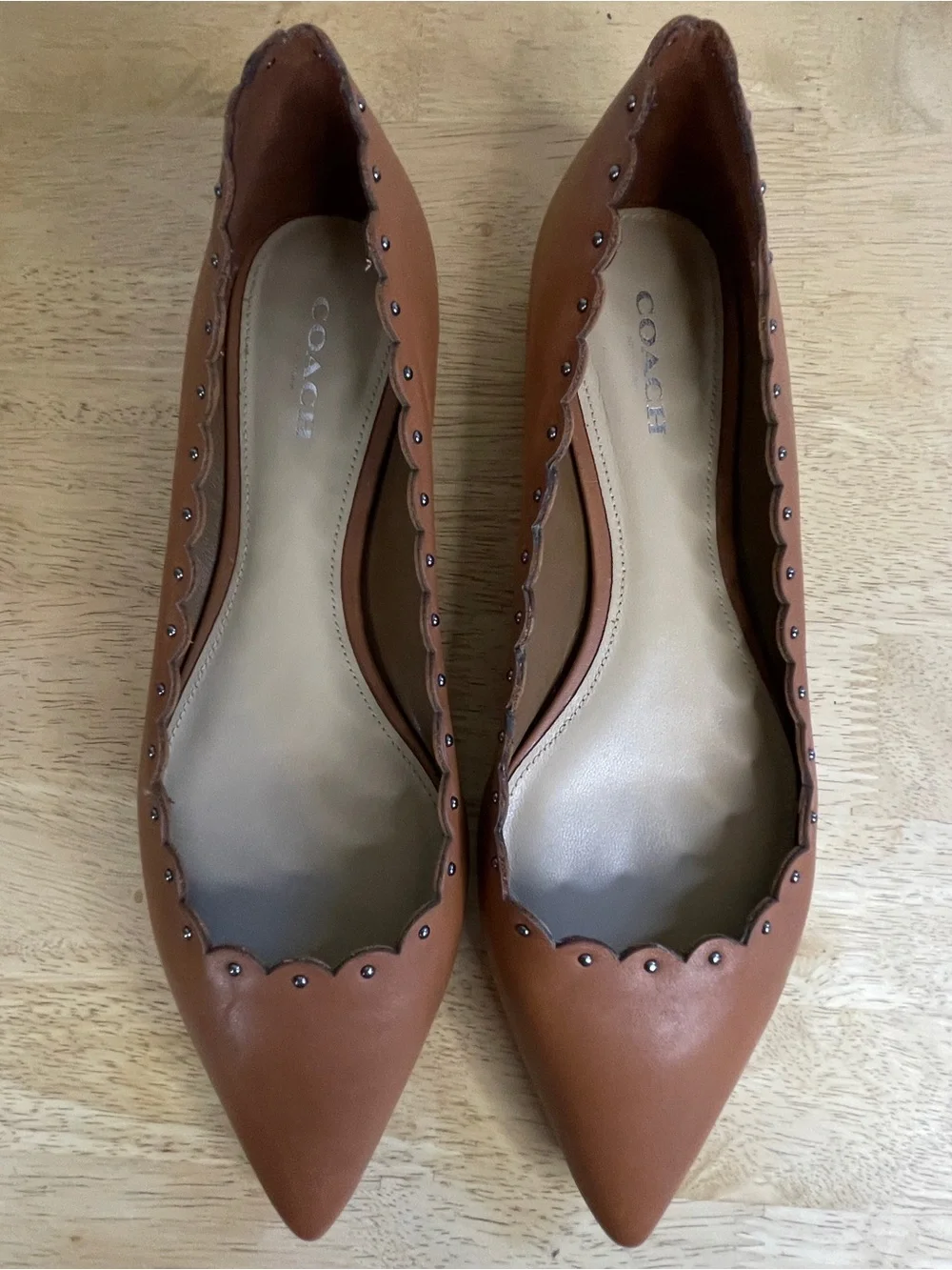 Coach Jill Scalloped Brown Studded Leather Pointed-Toe Flats Size 7.5 - Picture 4 of 12
